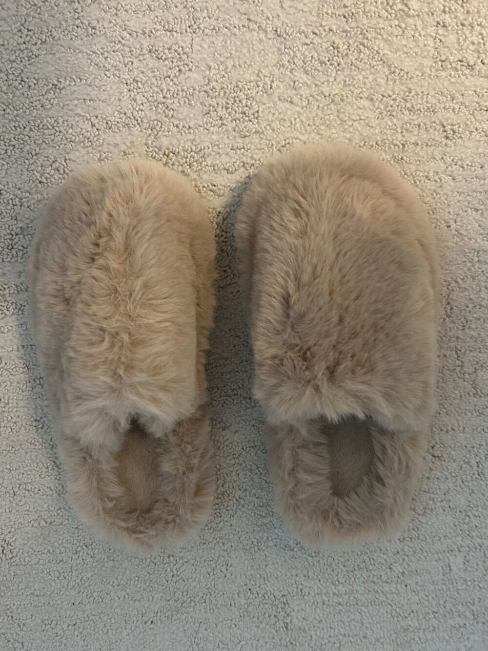 Fuzzy slippers - Picture 2 of 3